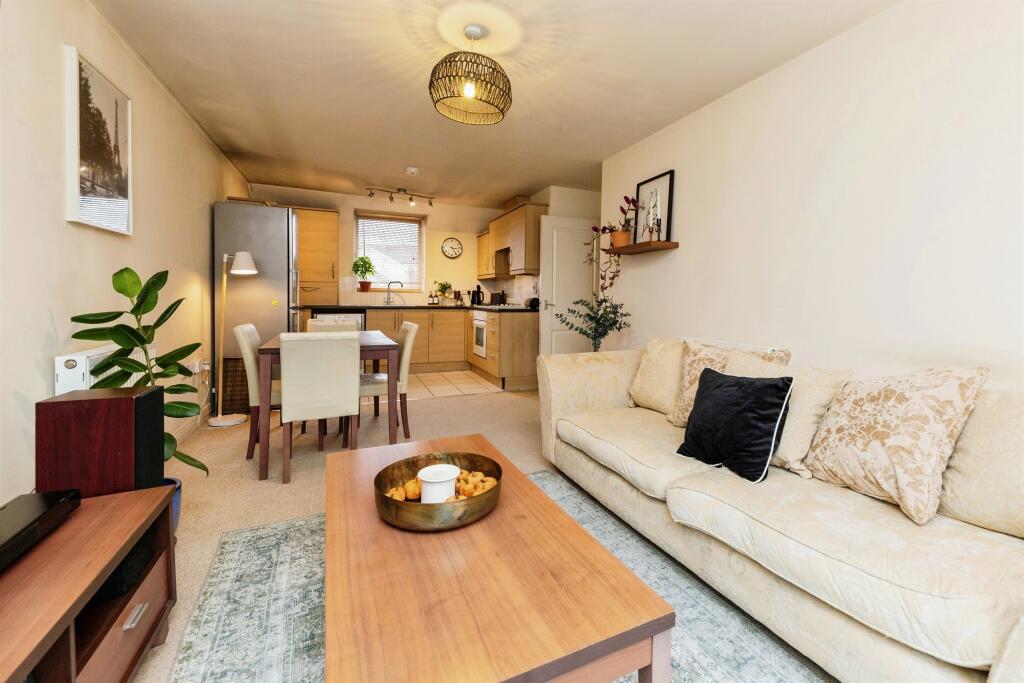 Additional property image - Eddington Crescent, WELWYN GARDEN CITY