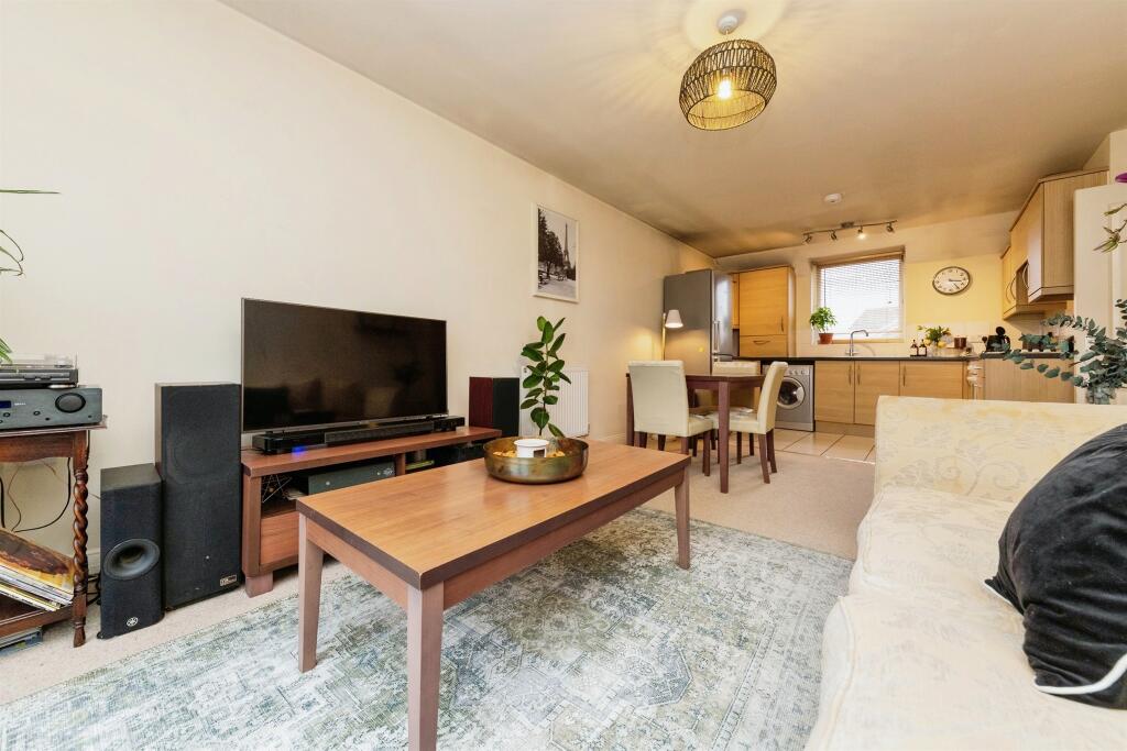 Additional property image - Eddington Crescent, WELWYN GARDEN CITY