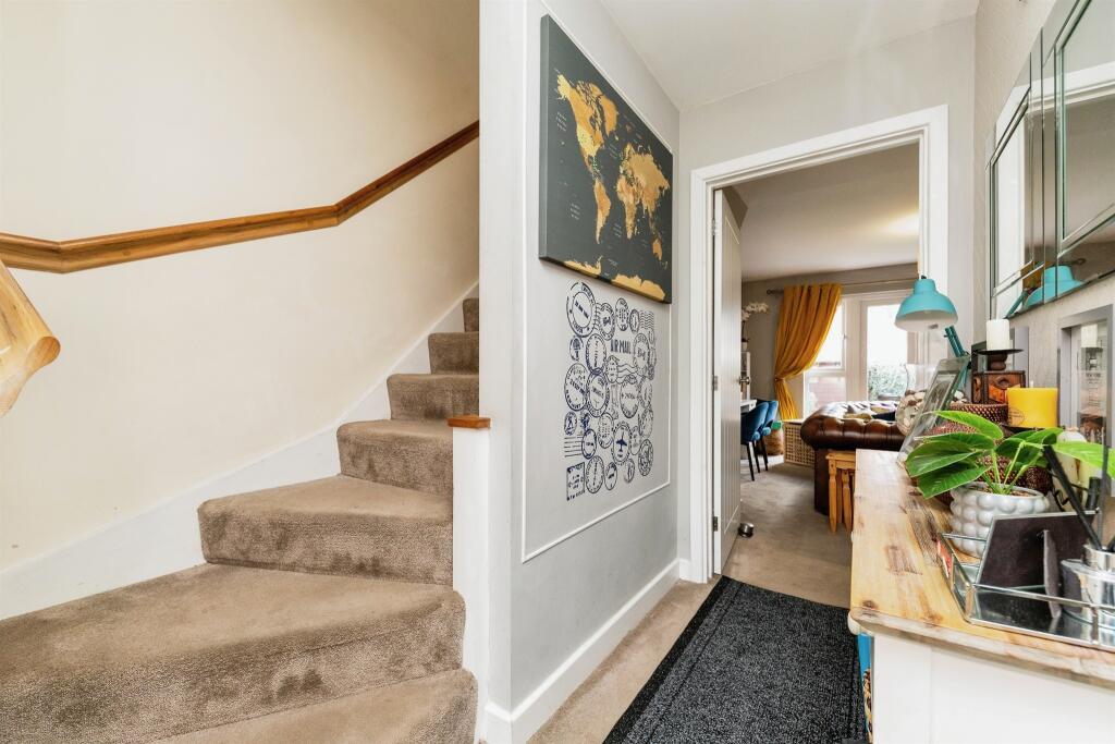 Additional property image - Appletree Way, Welwyn Garden City