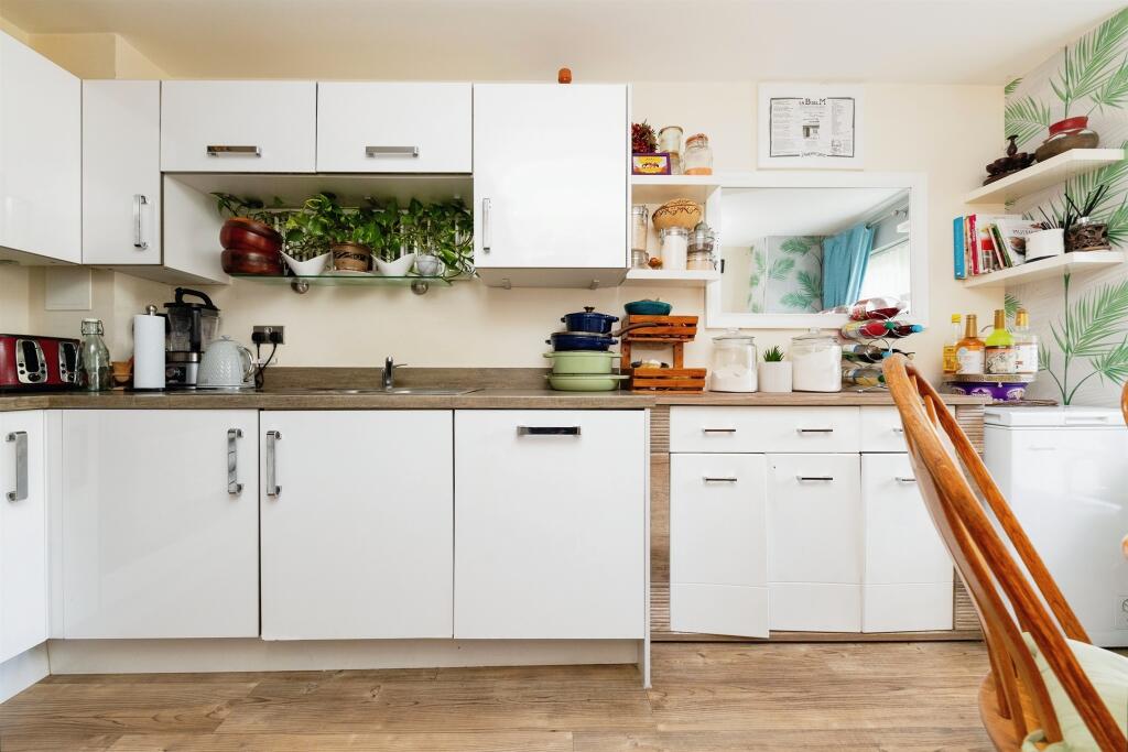 Additional property image - Appletree Way, Welwyn Garden City