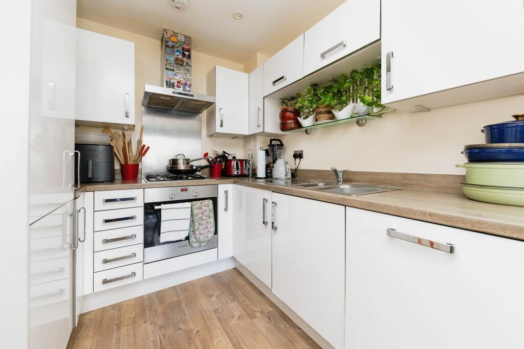 Additional property image - Appletree Way, Welwyn Garden City