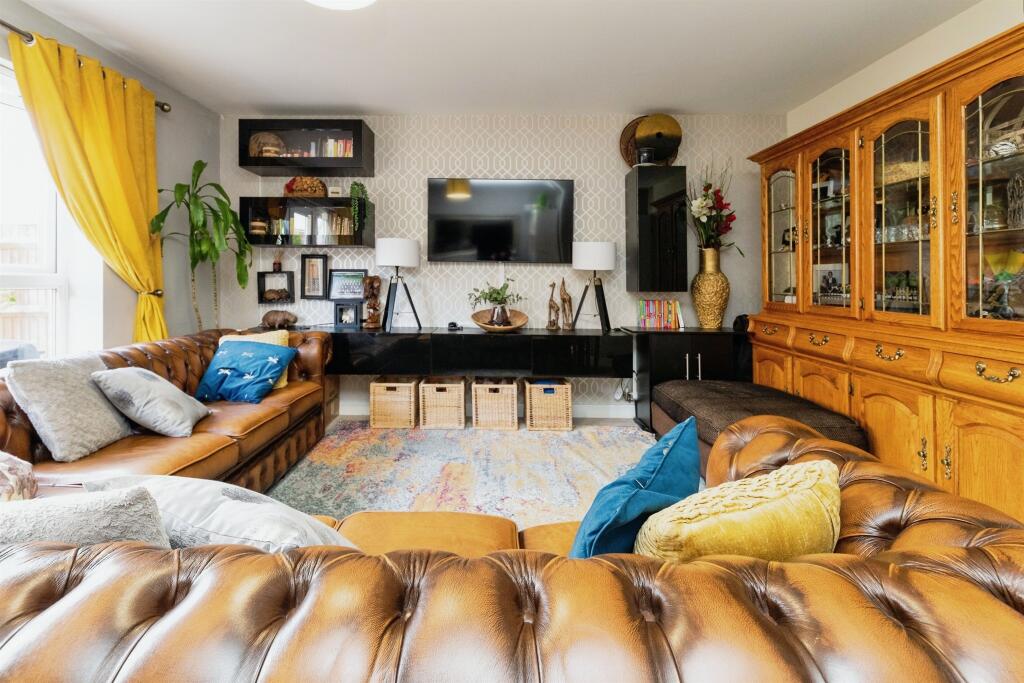 Additional property image - Appletree Way, Welwyn Garden City