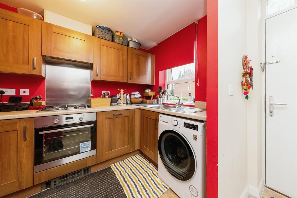 Additional property image - Sandpiper Close, Hatfield