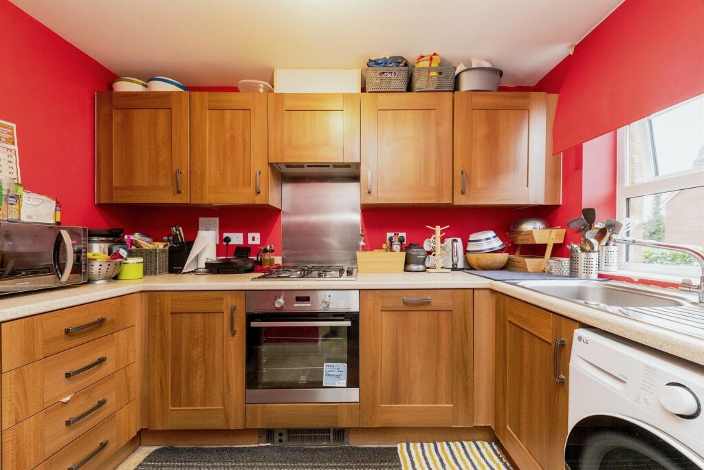 Additional property image - Sandpiper Close, Hatfield