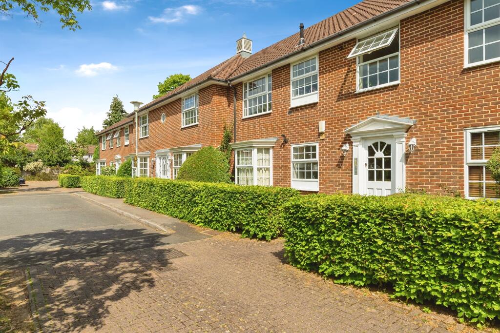 Main image of property: Parkway Gardens, Welwyn Garden City