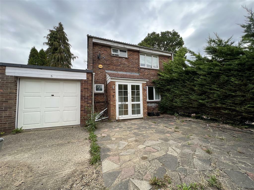 3 bedroom end of terrace house for sale in Croft Close, Chipperfield