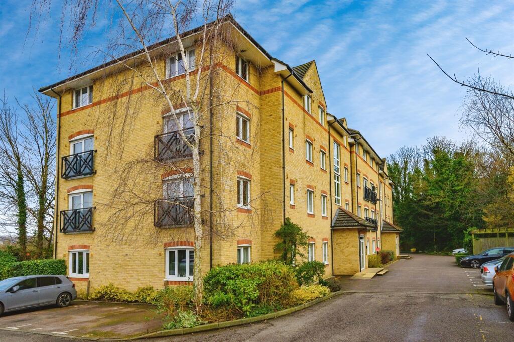 Main image of property: Hardings Close, Hemel Hempstead