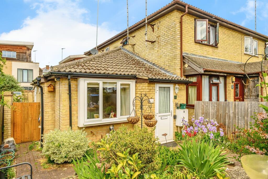 Main image of property: Katherine Close, Hemel Hempstead