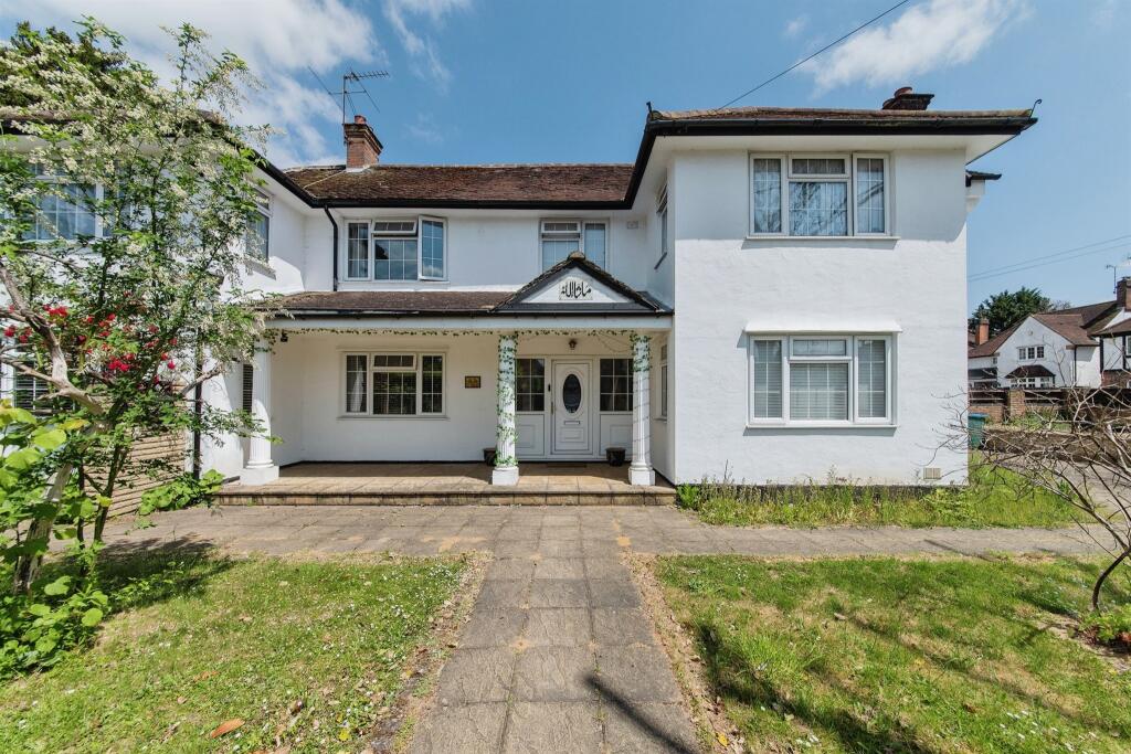 6 bedroom detached house for sale in Cassiobury Drive, Watford, WD17