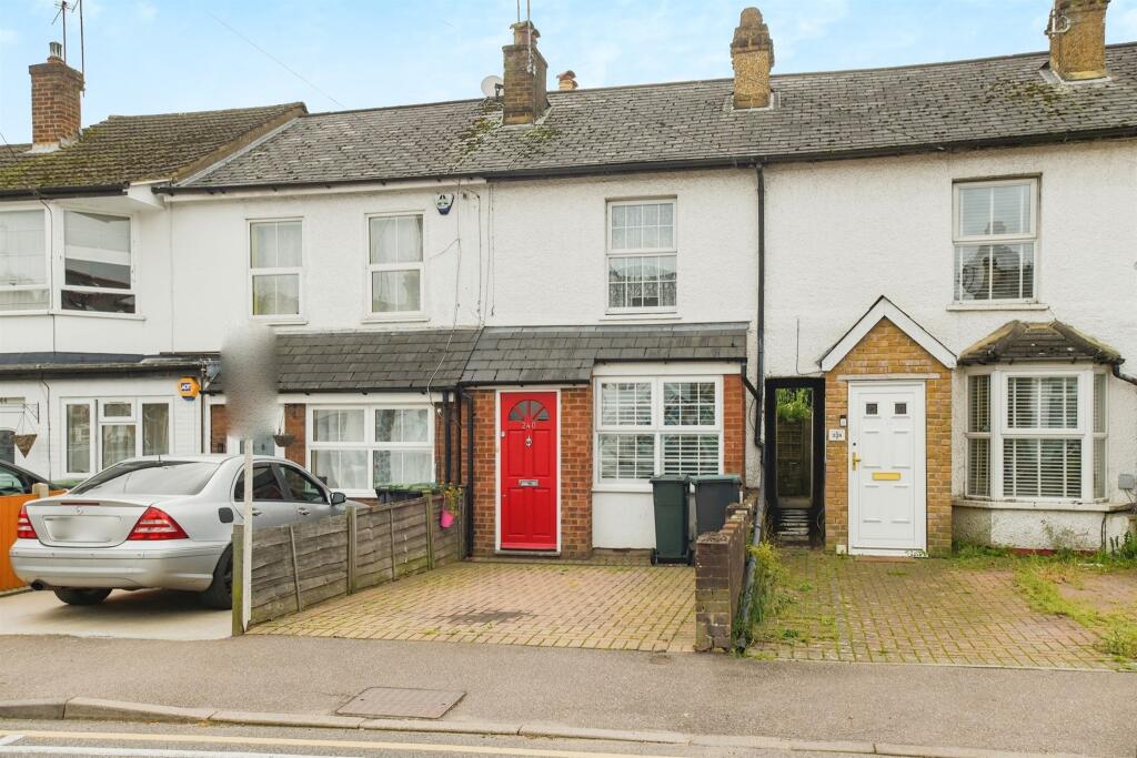 2 bedroom terraced house for sale in New Road, Croxley Green