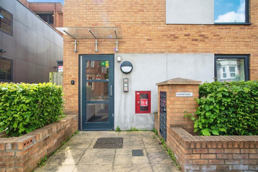 1 bedroom apartment for sale in Upton Road, Watford, WD18