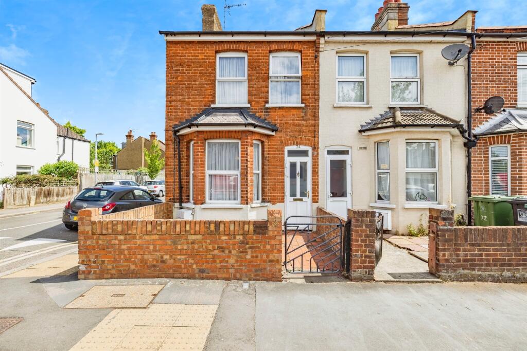 3 bedroom end of terrace house