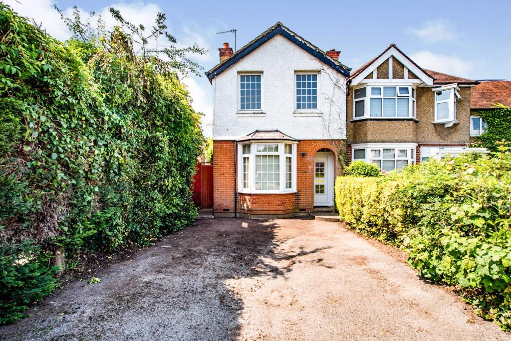 3 bedroom detached house for sale in Gammons Lane, Watford, WD24