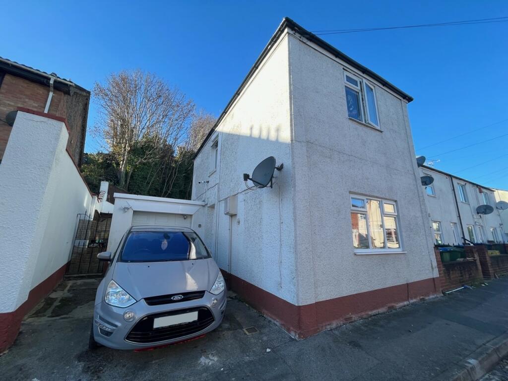 3 bedroom end of terrace house for sale in Earls Road, Southampton, SO14