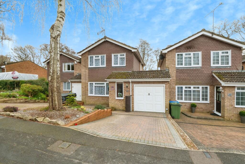 3 bedroom link detached house for sale in Balmoral Close, Southampton, SO16