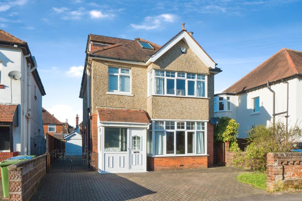 5 bedroom detached house for sale in Lumsden Avenue, Southampton, SO15