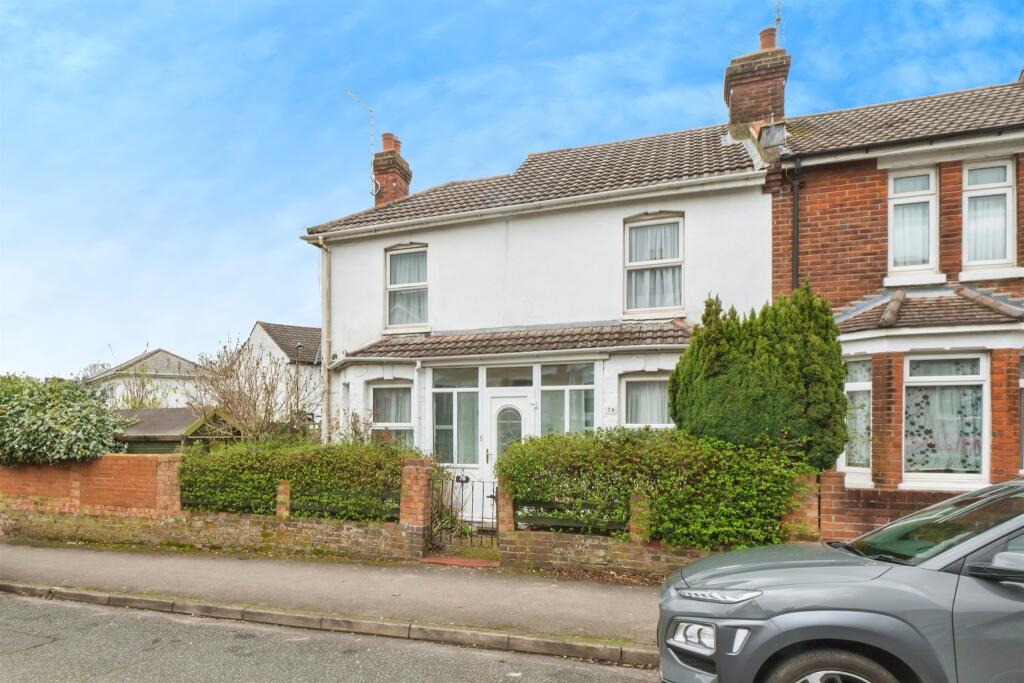 3 bedroom semi-detached house for sale in English Road, Southampton, SO15
