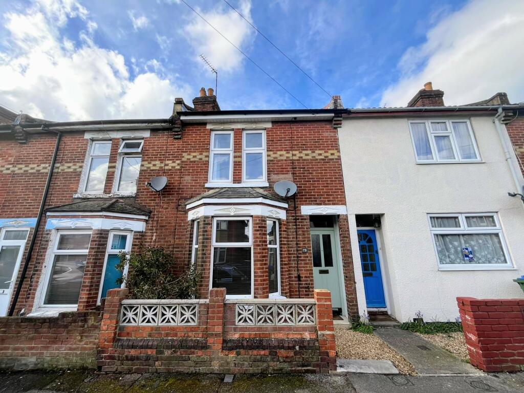 3 bedroom terraced house for sale in Grove Road, Southampton, SO15