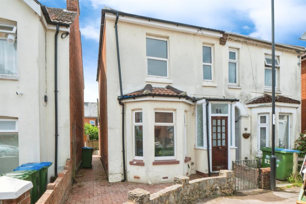 3 bedroom semi-detached house for sale in Sydney Road, SOUTHAMPTON, SO15