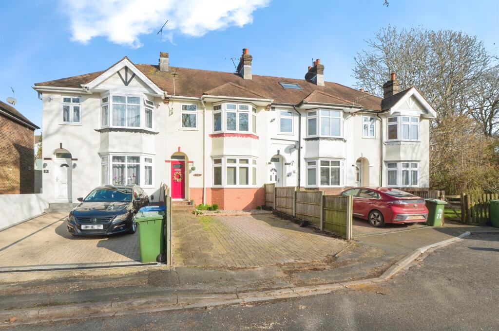 Main image of property: Lakelands Drive, Southampton