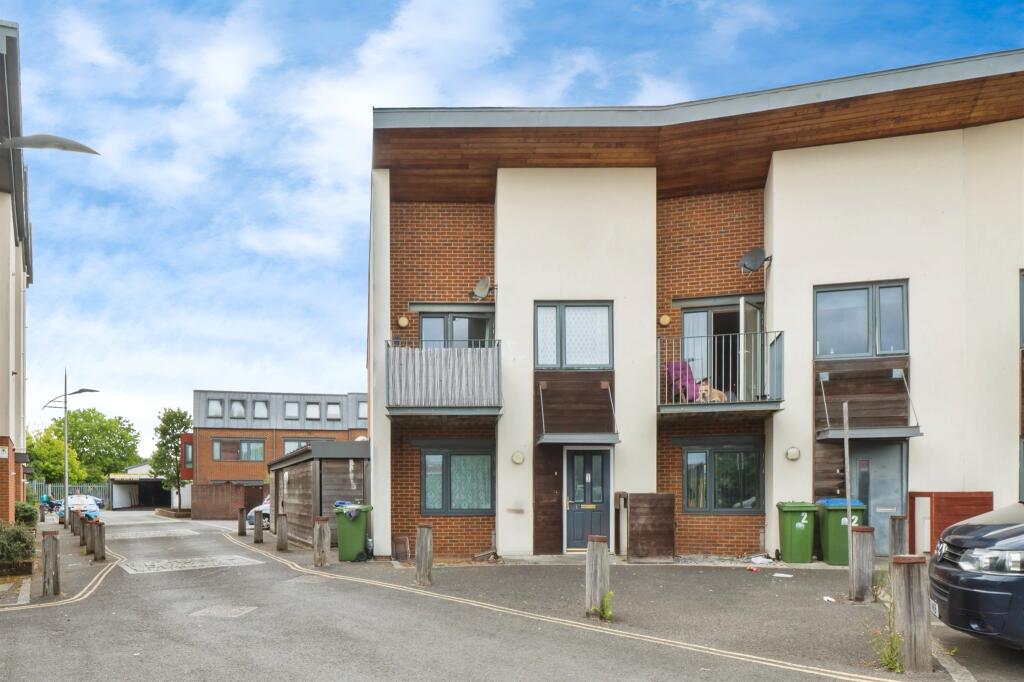 Main image of property: Lumpy Lane, Southampton