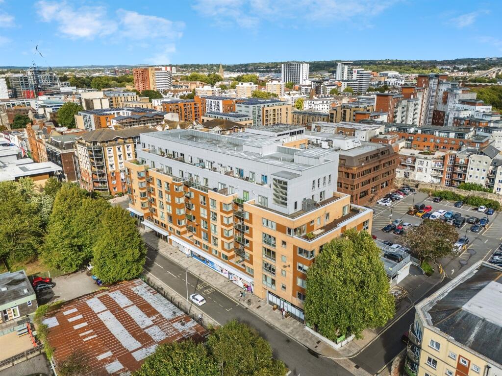 Main image of property: High Street, Southampton