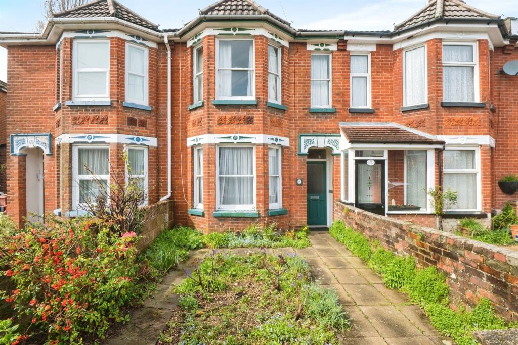 3 bedroom terraced house for sale in Shirley Park Road, Southampton, SO16
