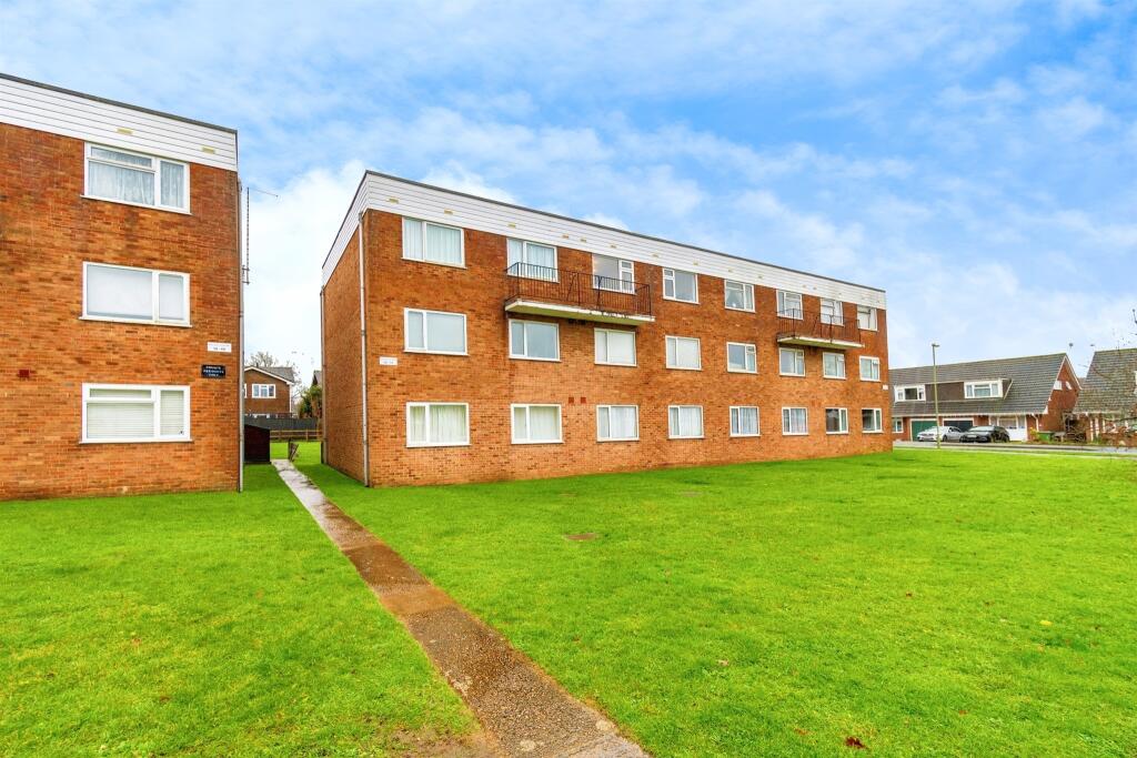 2 bedroom flat for sale in Bracken Crescent, EASTLEIGH, SO50