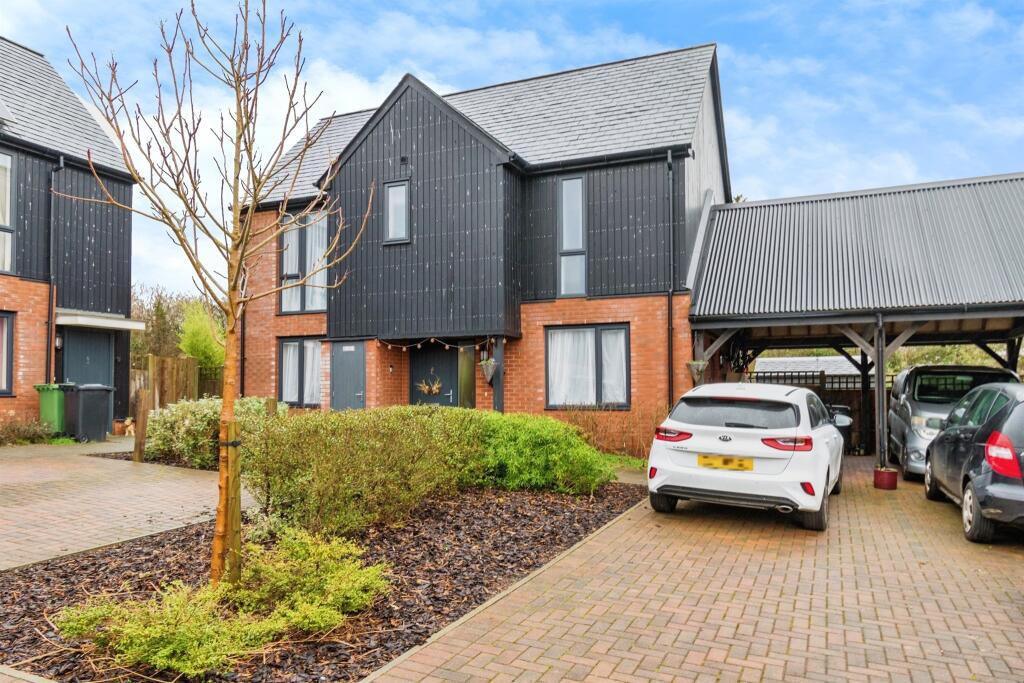 3 bedroom detached house for sale in Harding Close, Sutton Scotney