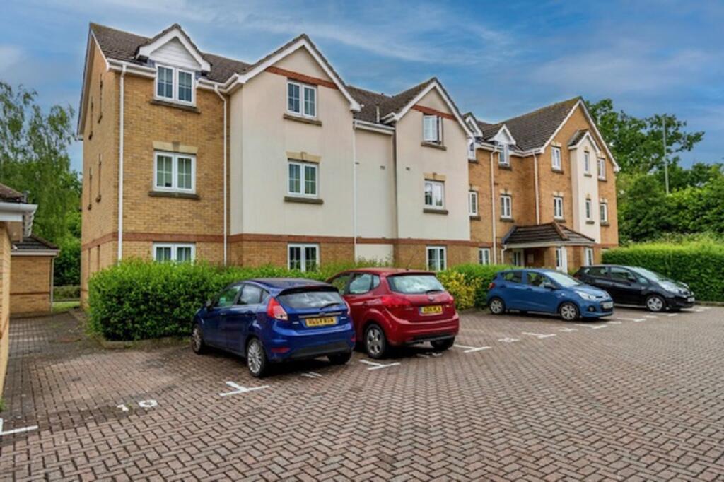 2 bedroom flat for sale in Hursley Road, Chandler's Ford, Eastleigh, SO53