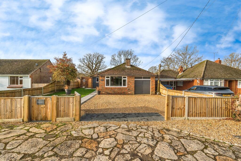 3 bedroom detached bungalow for sale in Pollards Moor Road, Copythorne