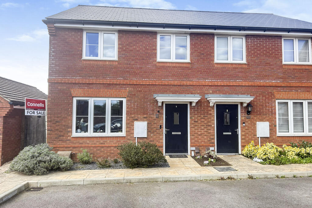 3 bedroom semi-detached house for sale in Wades Crescent, Nursling, Southampton, SO16