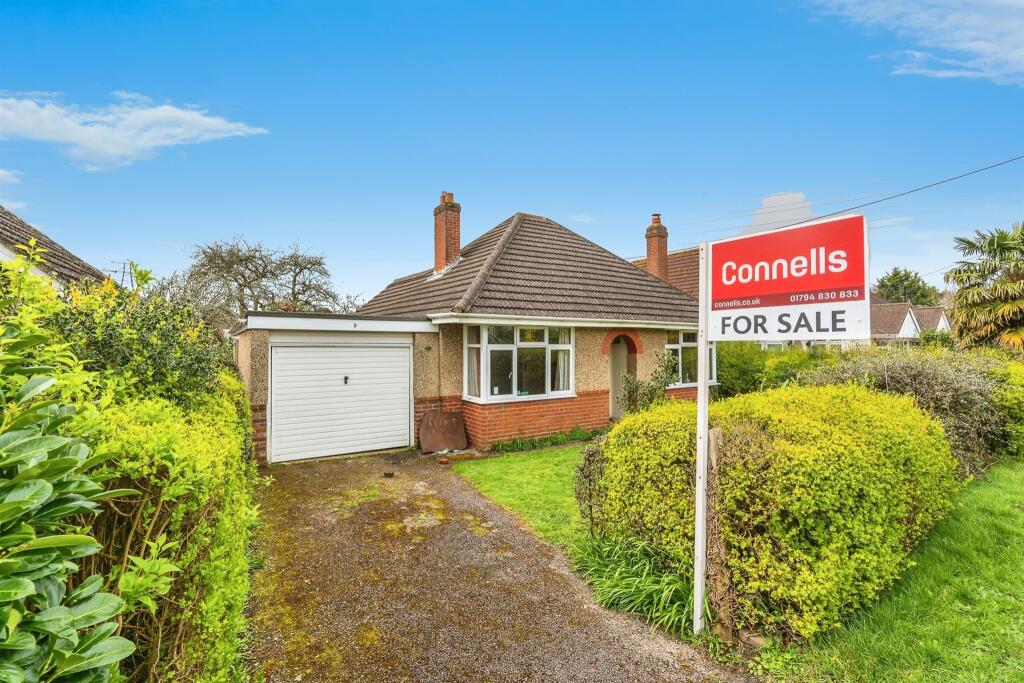 3 bedroom detached bungalow for sale in Upton Crescent, Nursling