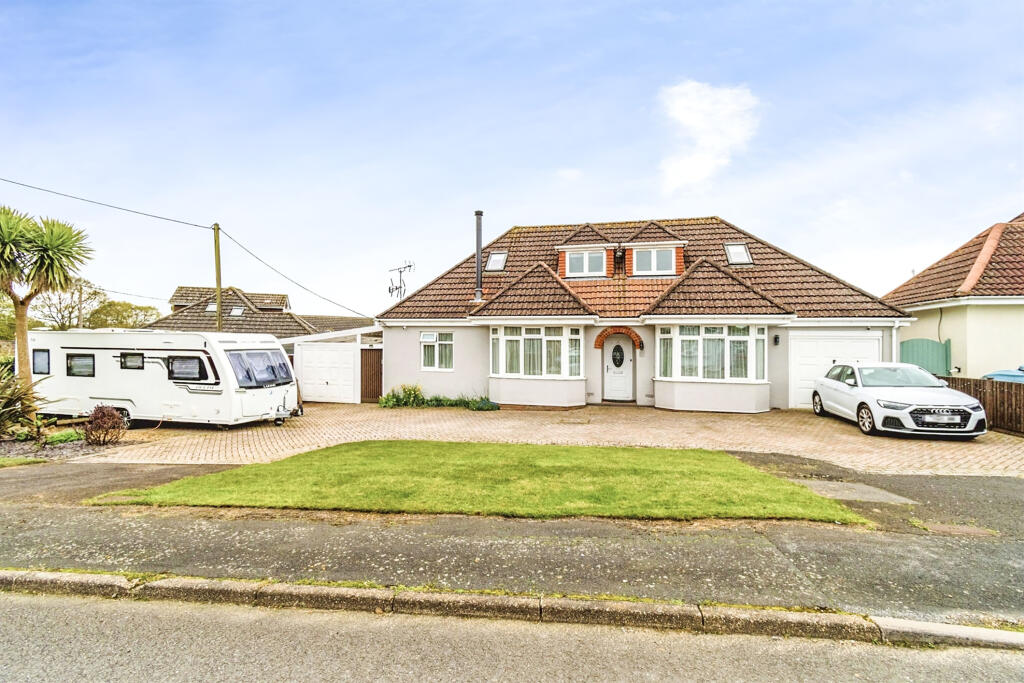4 bedroom detached bungalow for sale in Upton Crescent, Nursling