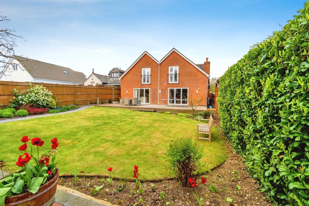 5 bedroom detached house for sale in Upton Crescent, Nursling, Southampton, SO16