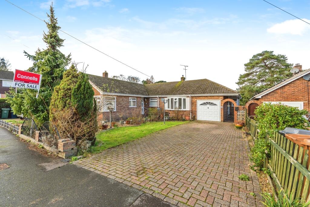 Main image of property: Ash Close, North Baddesley, Southampton