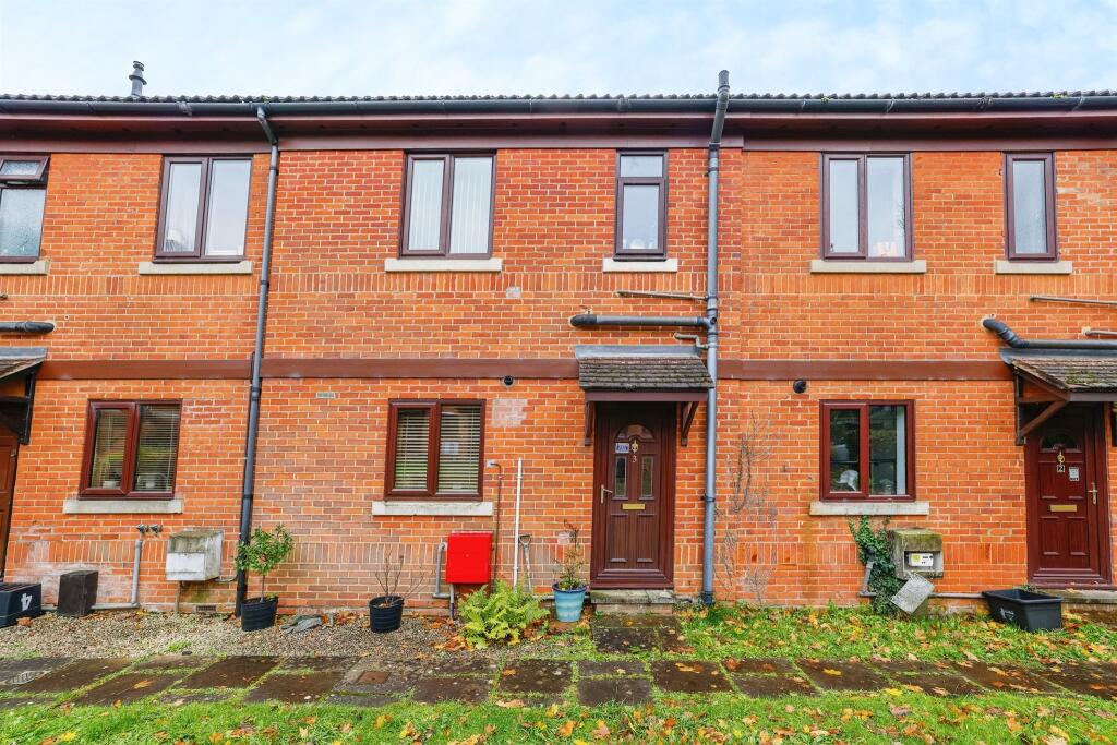 2 bedroom terraced house for sale in Maplecroft, Salisbury, SP2