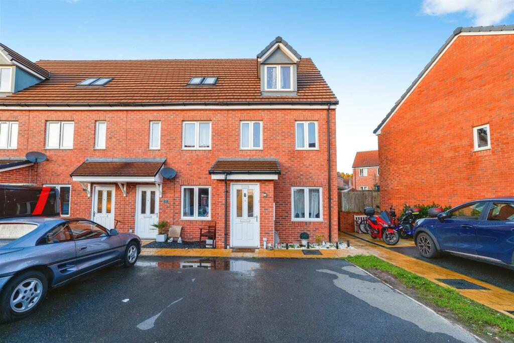 3 bedroom town house for sale in Sweetapple Close, Tidworth, SP9