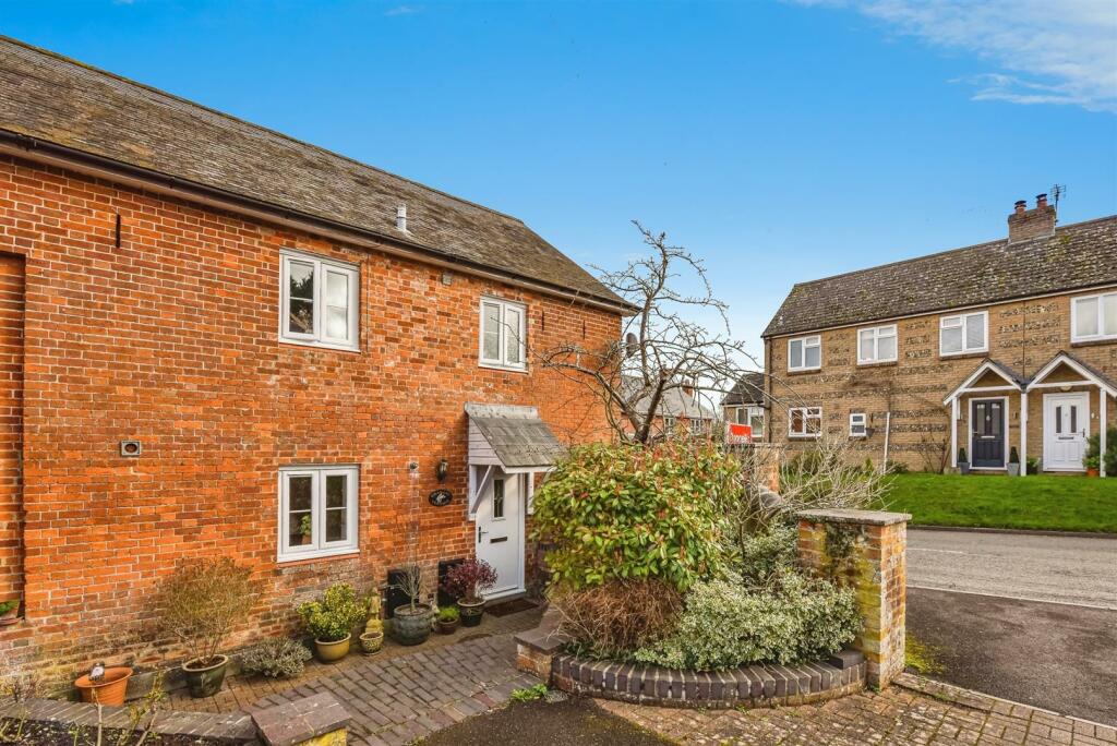 3 bedroom character property for sale in Millers Close, Wylye