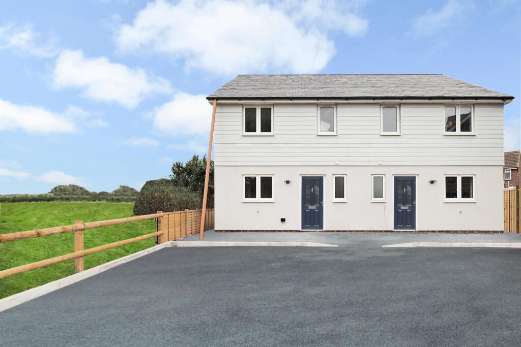 3 bedroom semidetached house for sale in Recreation Road, Ludgershall