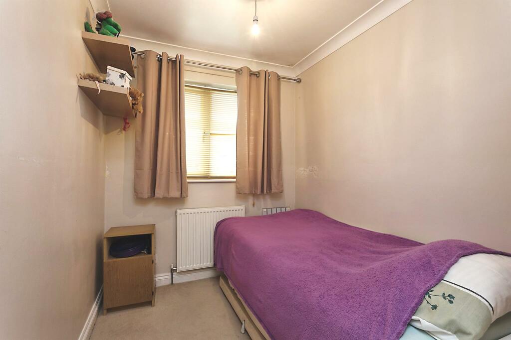 3 bedroom semidetached house for sale in Ward Close, Andover, SP10