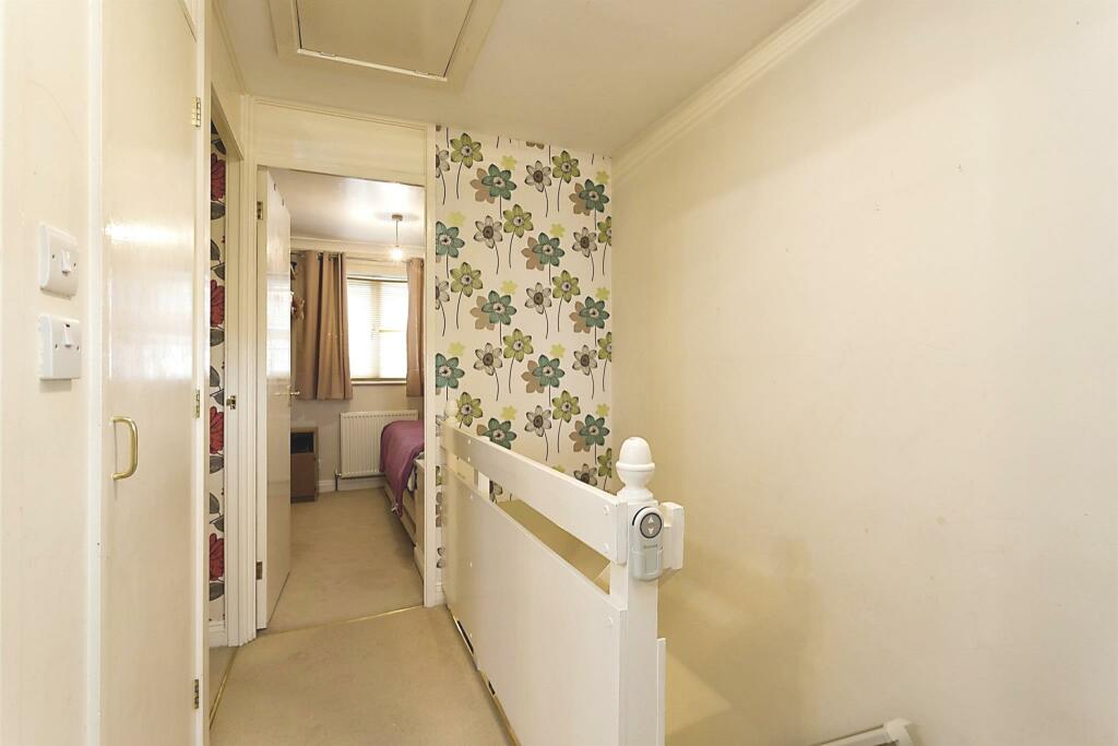 3 bedroom semidetached house for sale in Ward Close, Andover, SP10