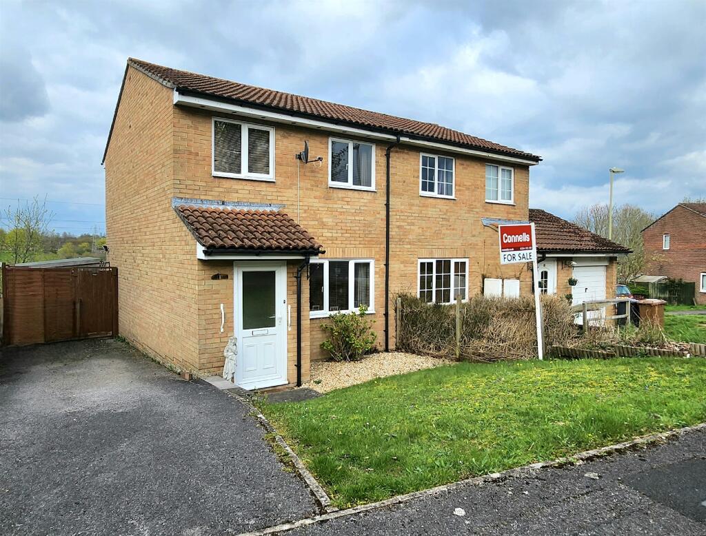3 bedroom semidetached house for sale in Ward Close, Andover, SP10