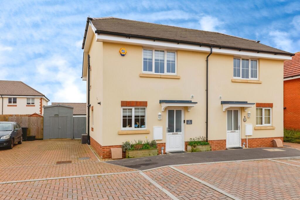 4 bedroom semidetached house for sale in Granby Way, Ludgershall