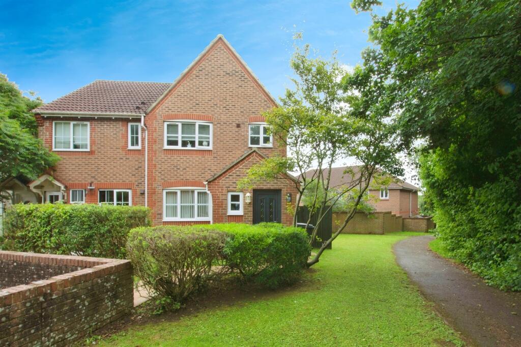 3 bedroom end of terrace house for sale in Lubeck Drive, Andover, SP10