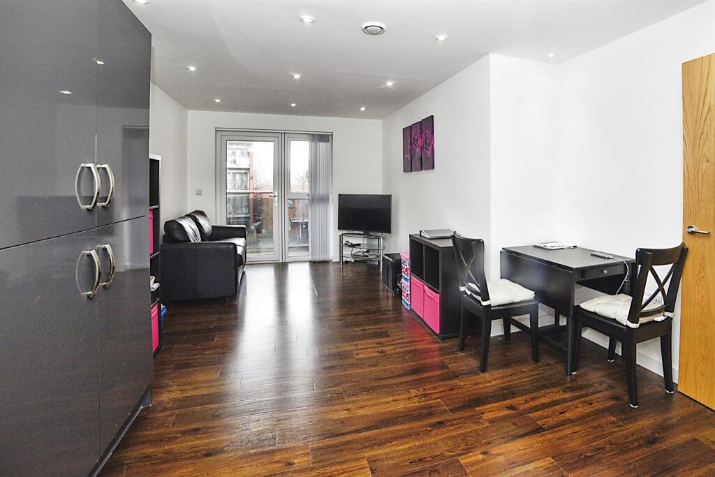 1 bedroom apartment for sale in High Street, Wealdstone, HARROW, HA3
