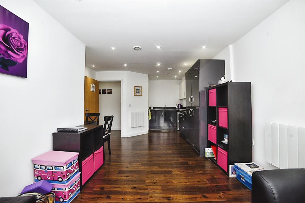 1 bedroom apartment for sale in High Street, Wealdstone, HARROW, HA3