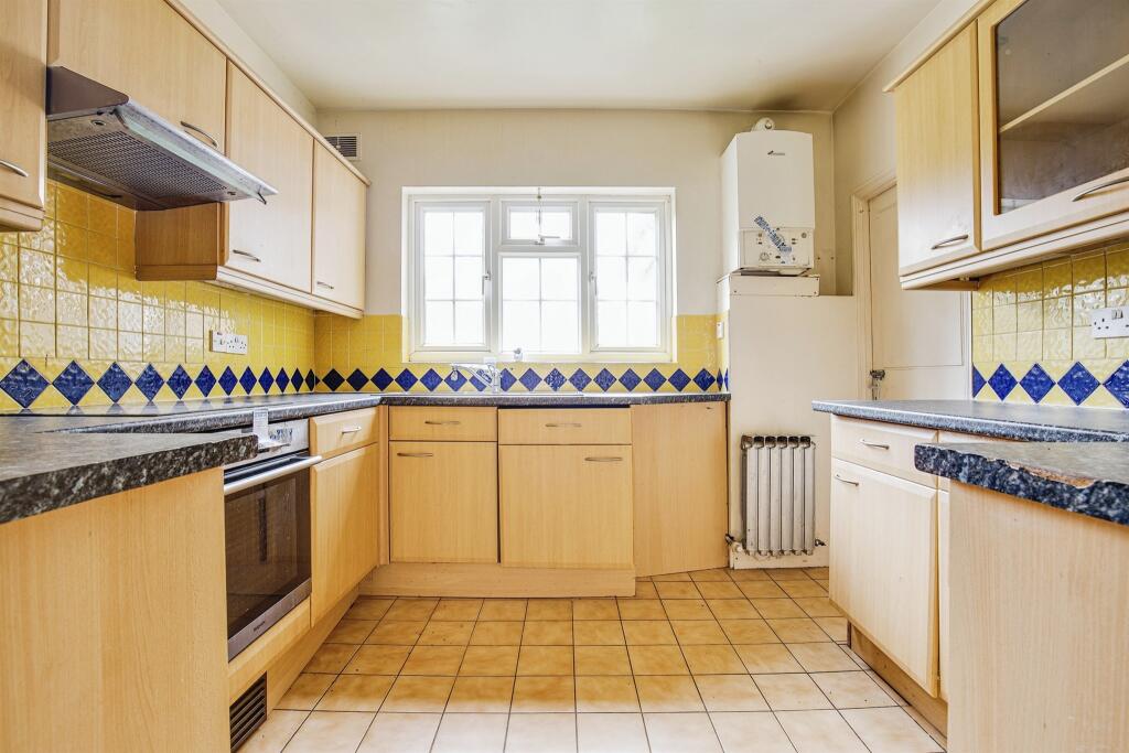 2 bedroom flat for sale in Sudbury Hill, Harrow On The Hill, HA1
