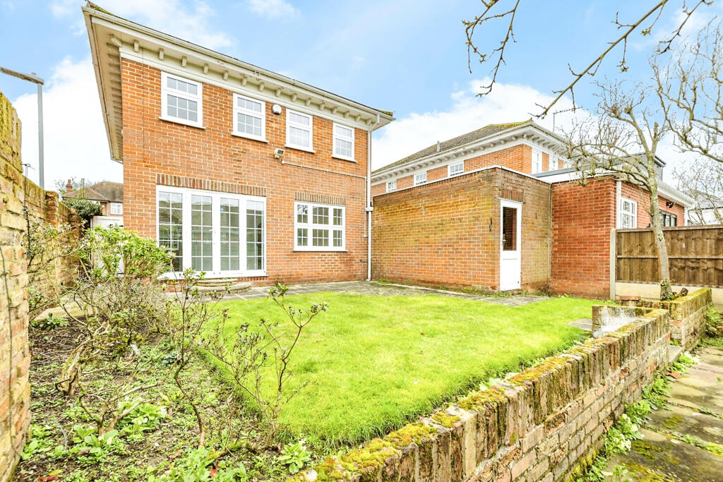 4 bedroom detached house for sale in Elms Road, Harrow, HA3
