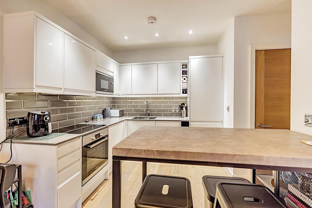 1 bedroom ground floor flat for sale in Aldenham Road, BUSHEY, WD23